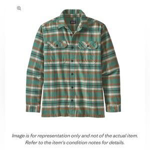 Patagonia Men's Green Plaid Button-Down Shirt
